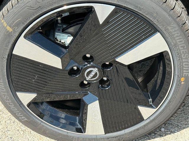 new 2025 Nissan Kicks car, priced at $29,012