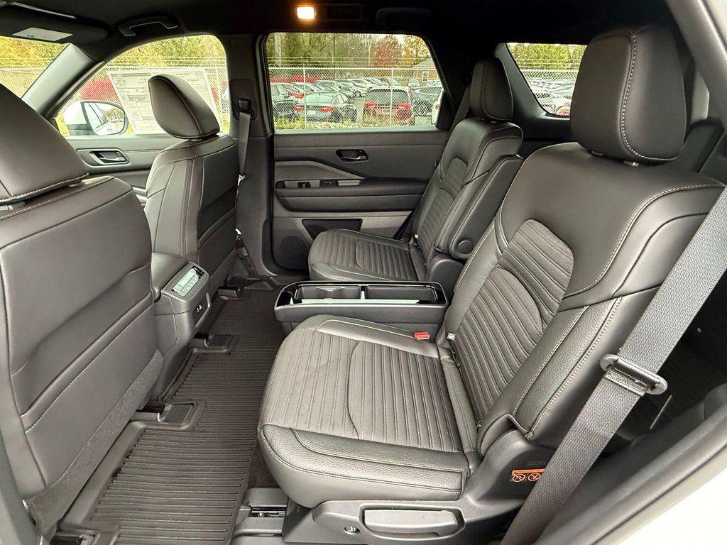 new 2025 Nissan Pathfinder car, priced at $38,250