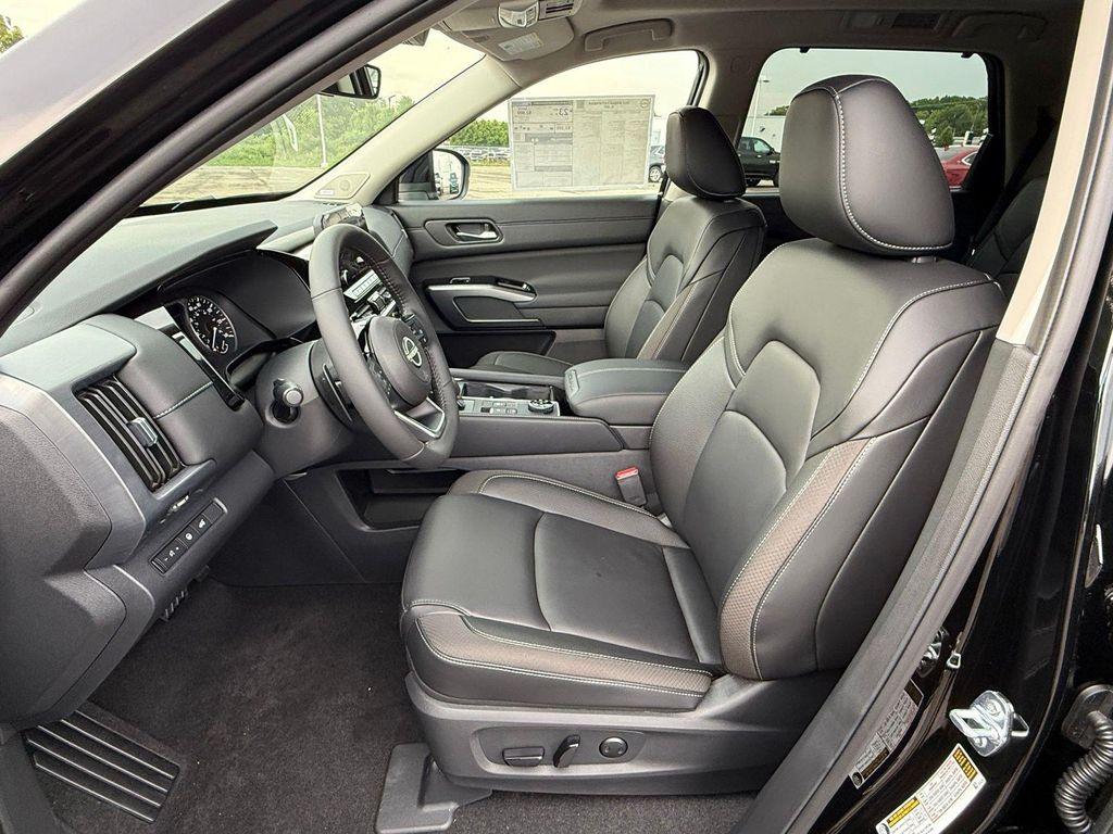 new 2025 Nissan Pathfinder car, priced at $41,999