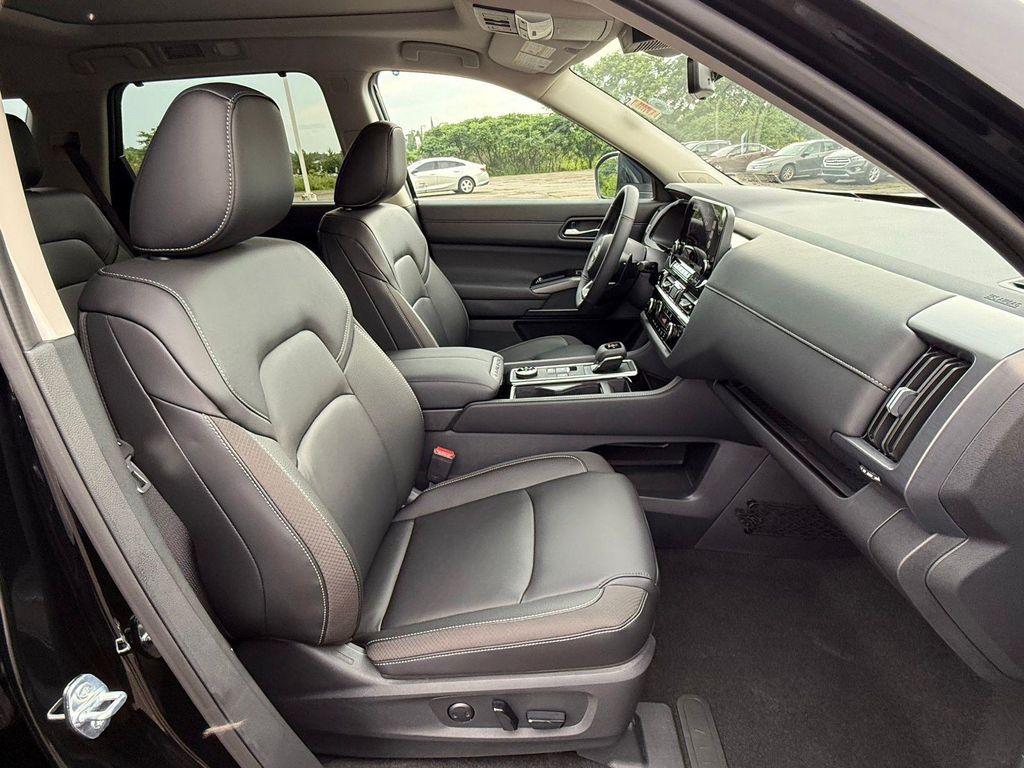 new 2025 Nissan Pathfinder car, priced at $41,999