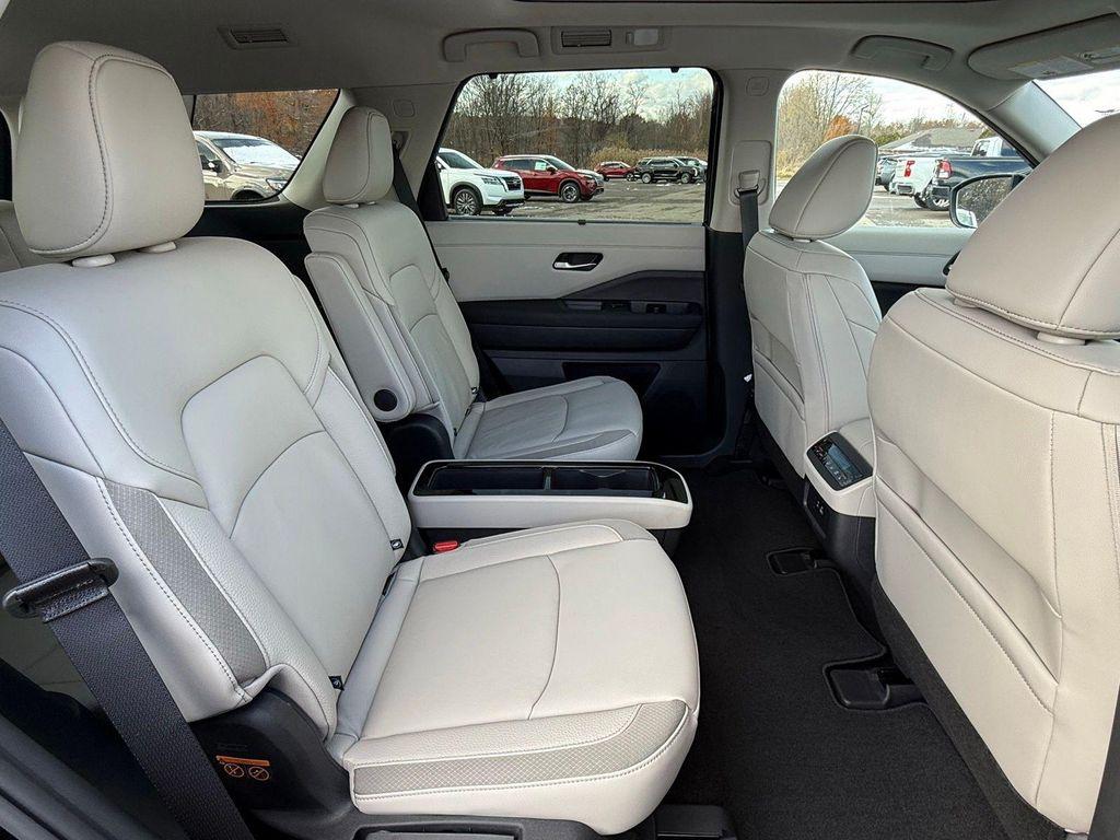 new 2025 Nissan Pathfinder car, priced at $41,000