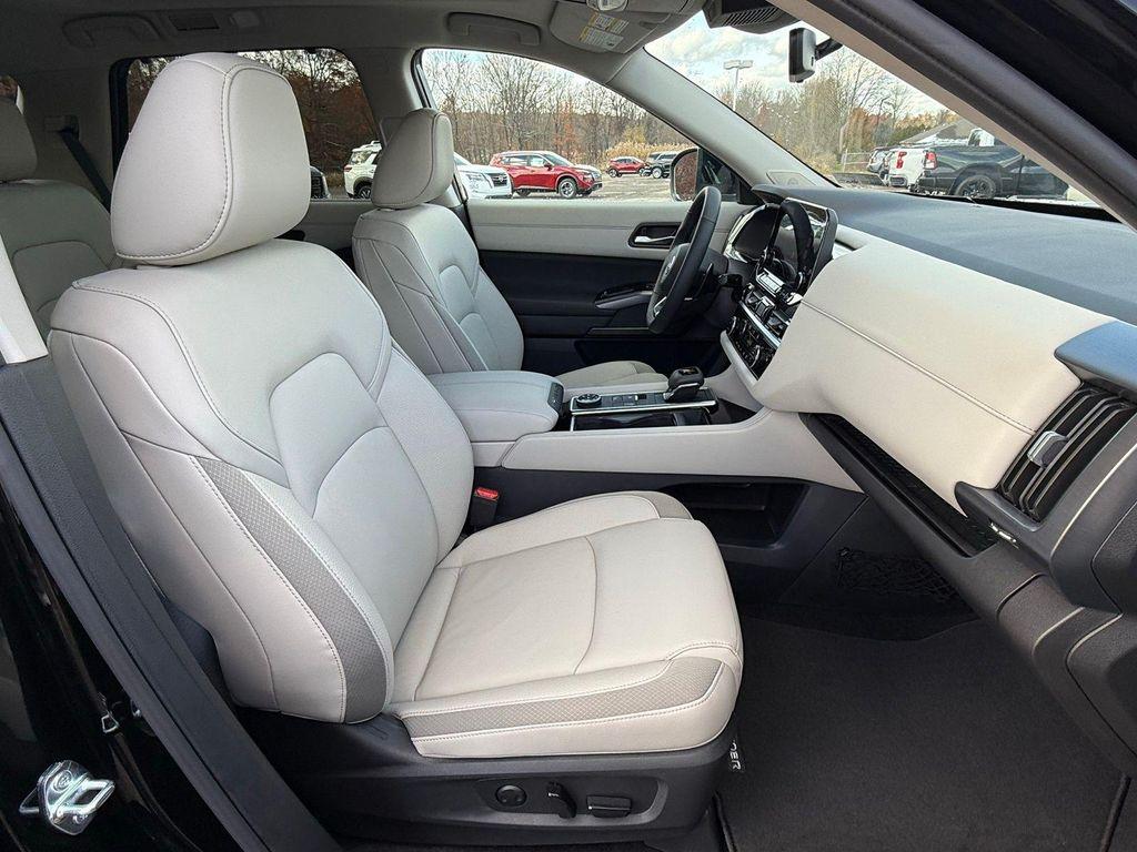new 2025 Nissan Pathfinder car, priced at $41,000