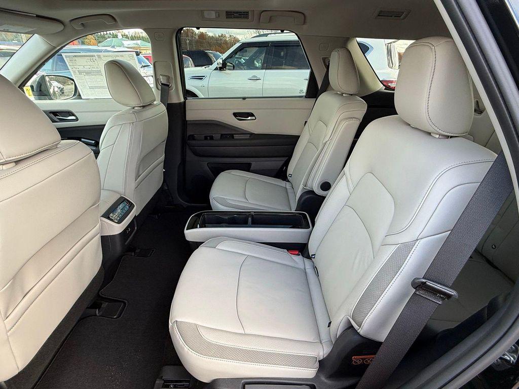 new 2025 Nissan Pathfinder car, priced at $41,000