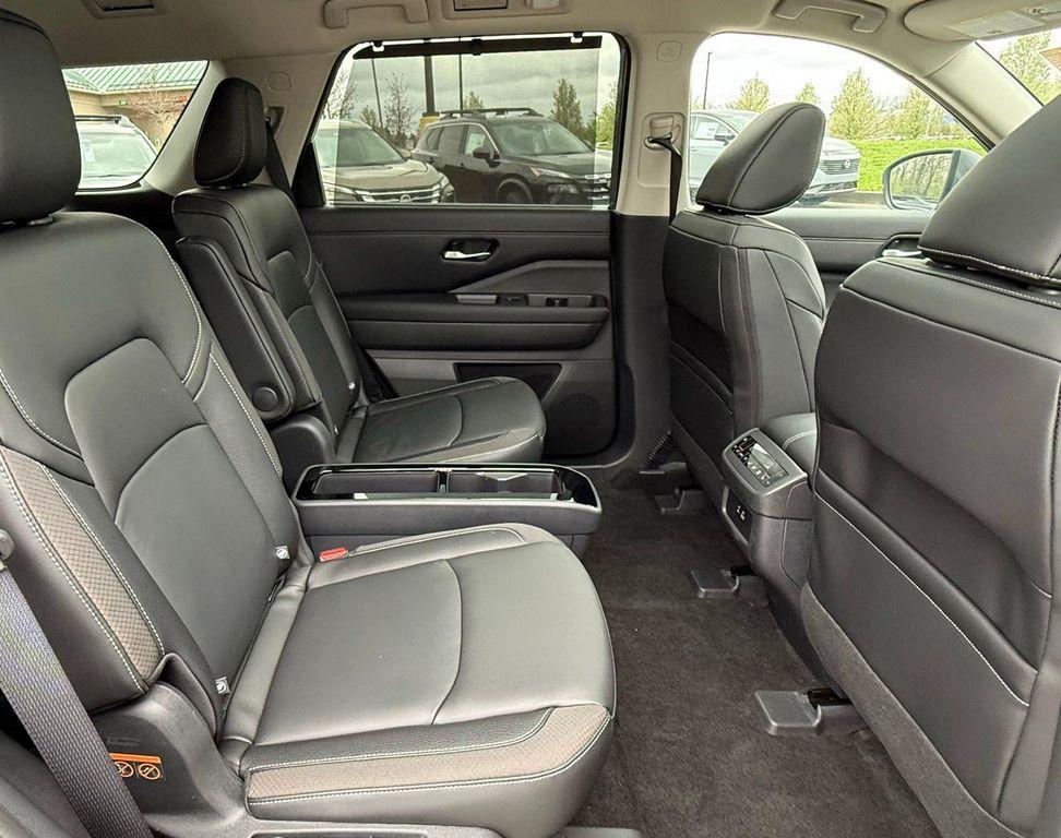 new 2025 Nissan Pathfinder car, priced at $41,000