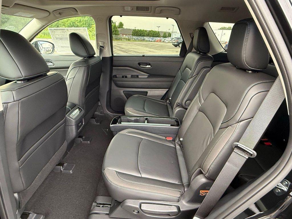 new 2025 Nissan Pathfinder car, priced at $41,000