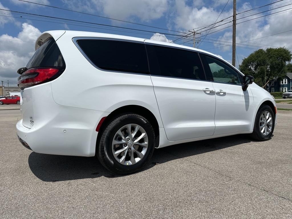new 2025 Chrysler Pacifica car, priced at $49,907