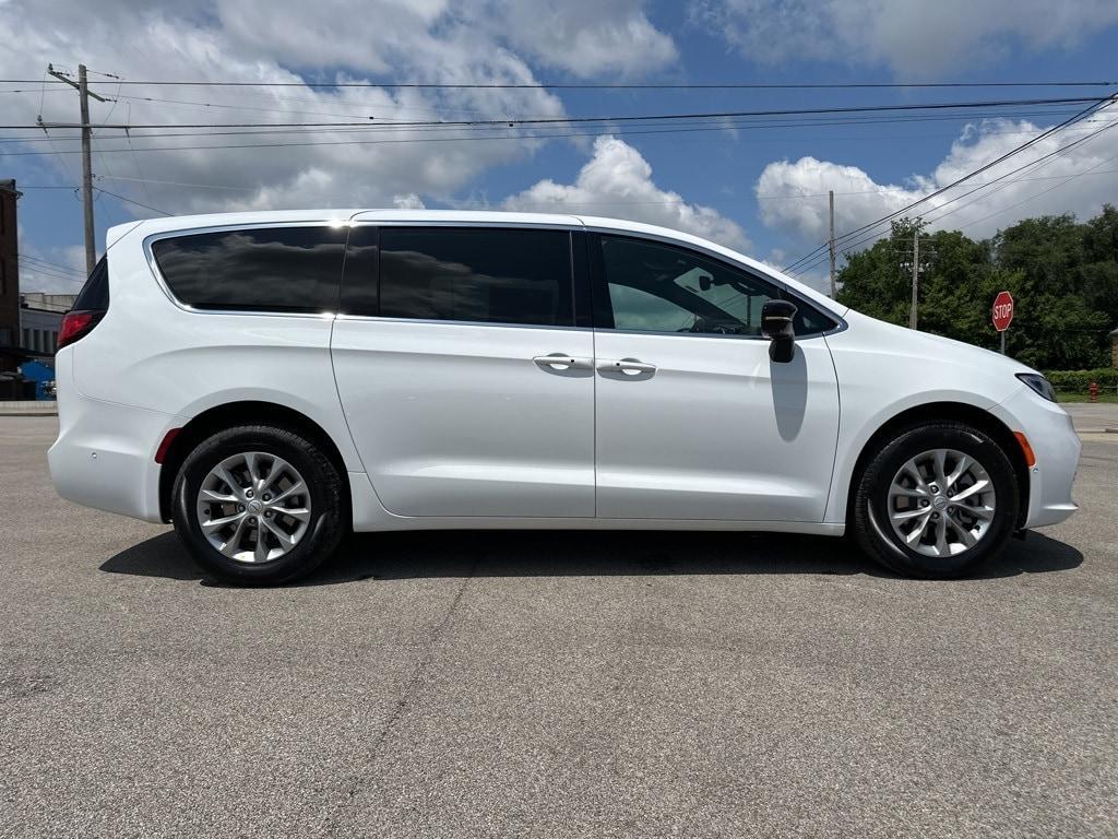 new 2025 Chrysler Pacifica car, priced at $49,907
