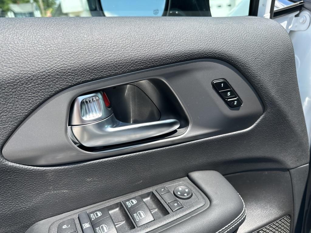 new 2025 Chrysler Pacifica car, priced at $49,907