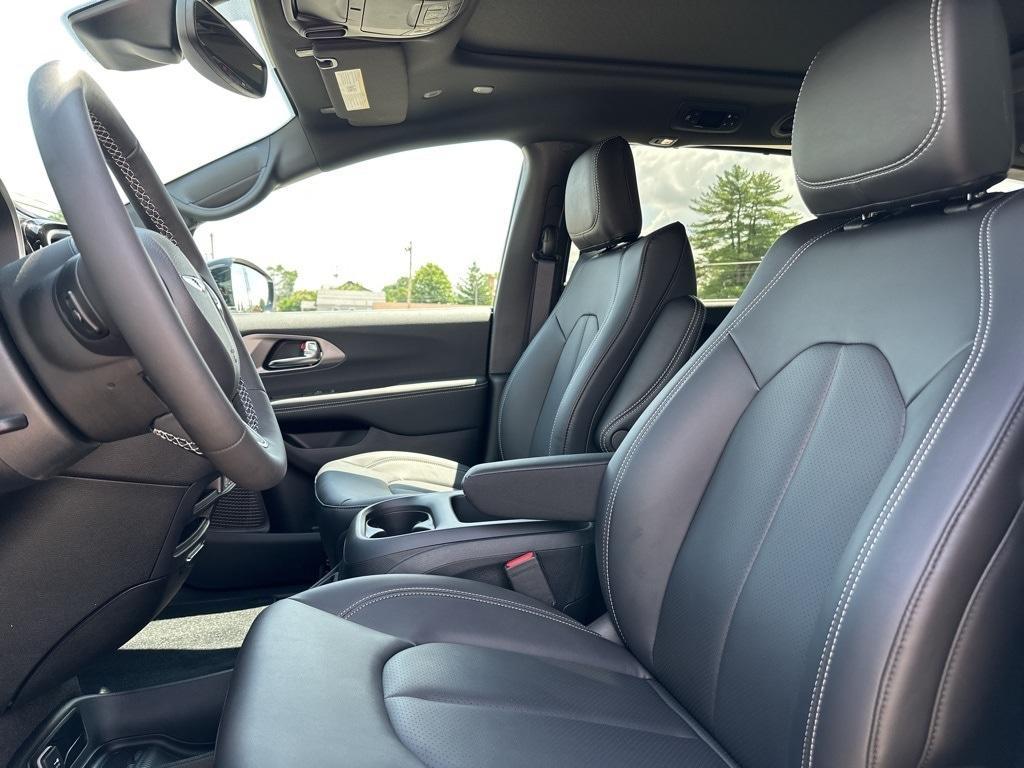 new 2025 Chrysler Pacifica car, priced at $49,907