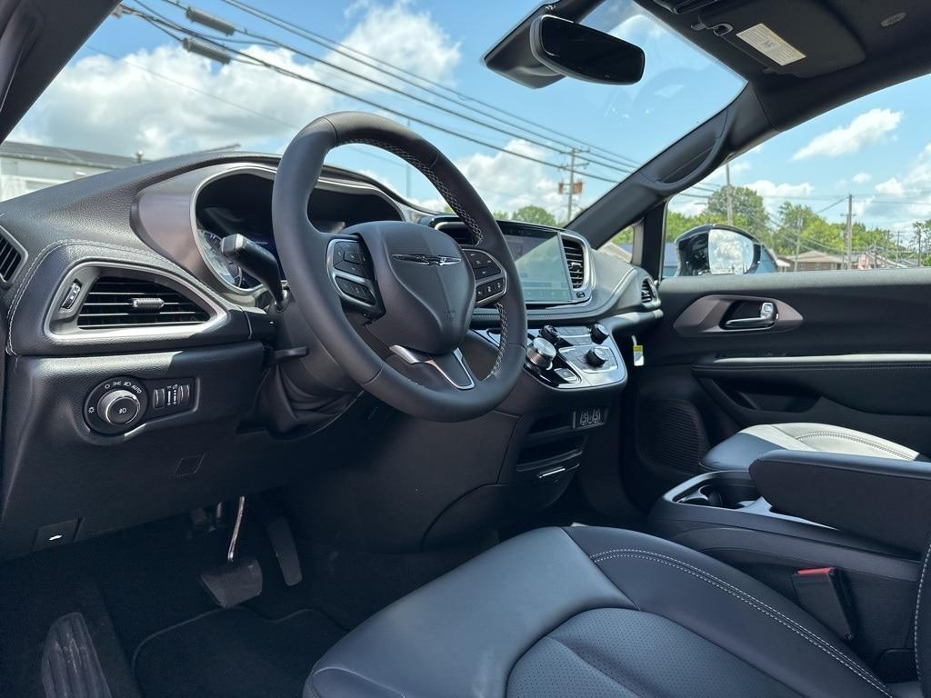 new 2025 Chrysler Pacifica car, priced at $49,907
