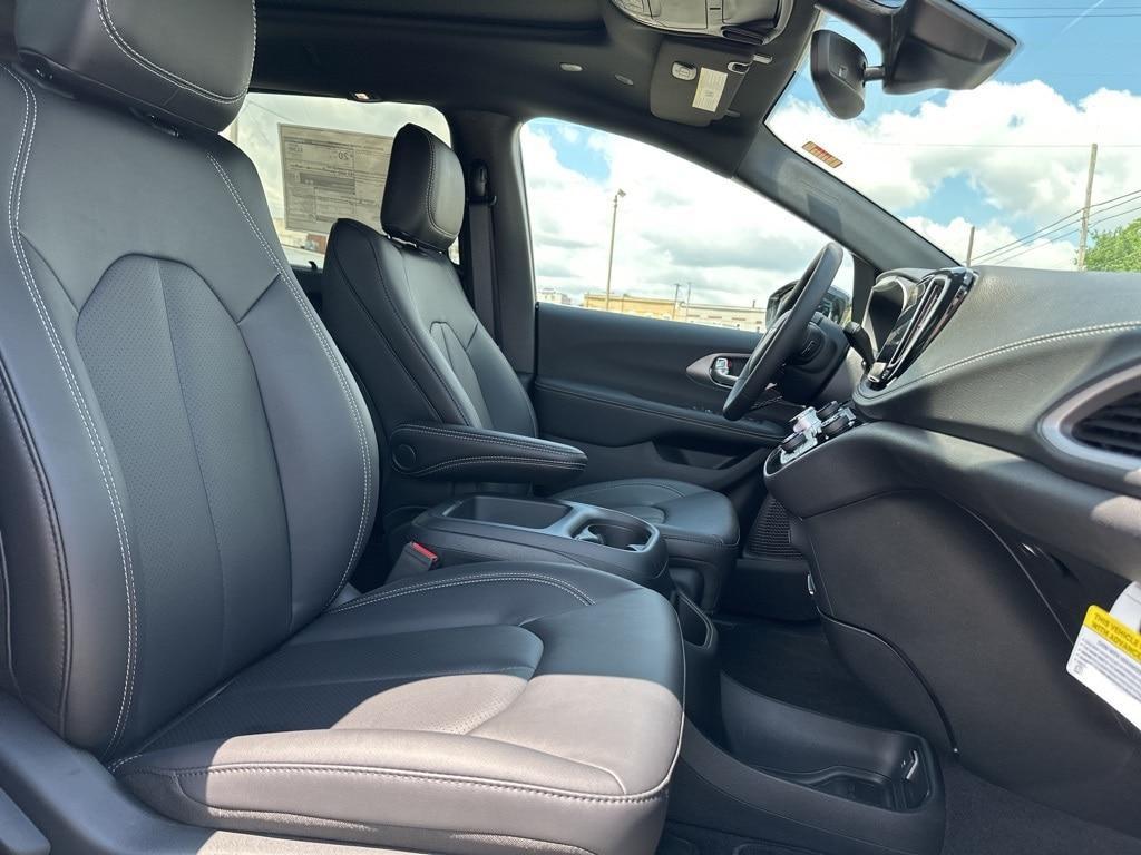 new 2025 Chrysler Pacifica car, priced at $49,907