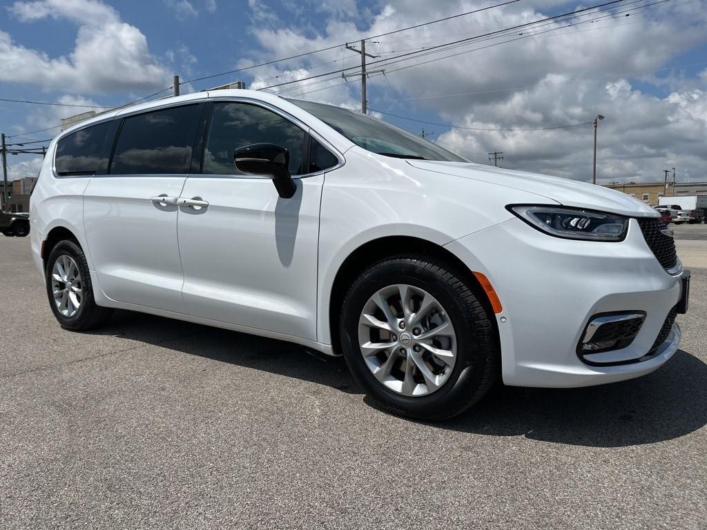 new 2025 Chrysler Pacifica car, priced at $49,907