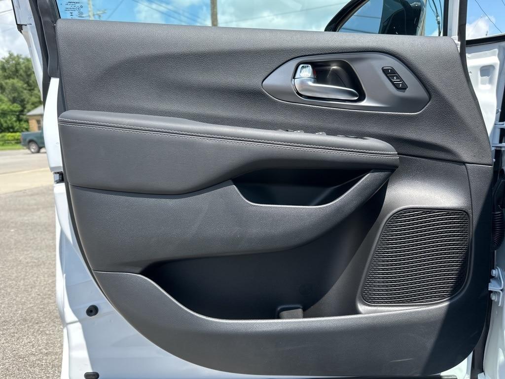 new 2025 Chrysler Pacifica car, priced at $49,907