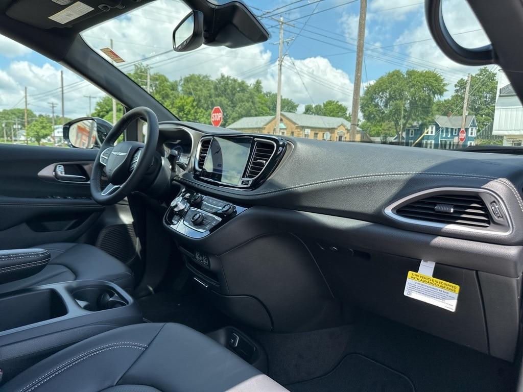 new 2025 Chrysler Pacifica car, priced at $49,907