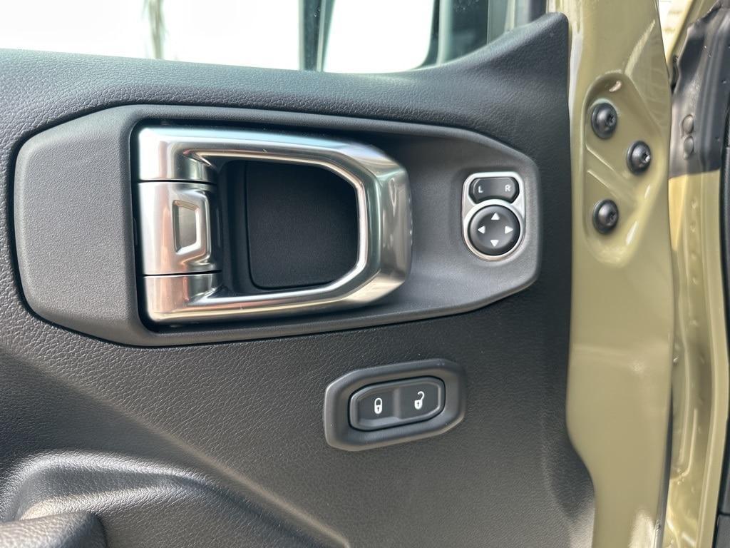 new 2025 Jeep Wrangler car, priced at $60,584