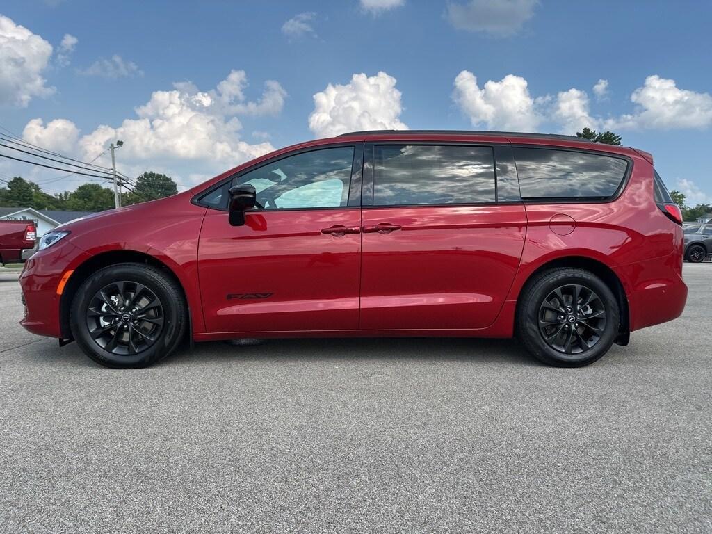 new 2025 Chrysler Pacifica car, priced at $49,678