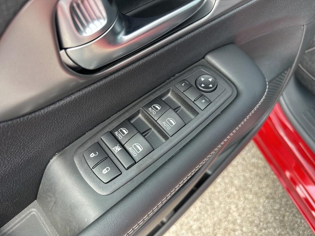 new 2025 Chrysler Pacifica car, priced at $49,678