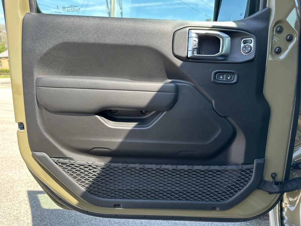 new 2025 Jeep Gladiator car, priced at $54,560