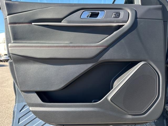 new 2025 Ford Explorer car, priced at $50,157