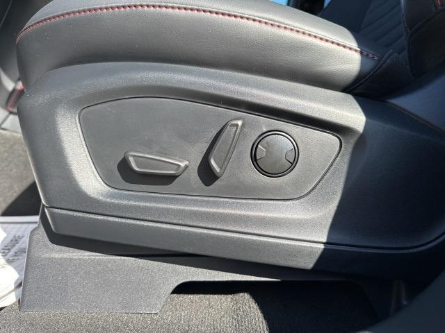 new 2025 Ford Explorer car, priced at $50,157