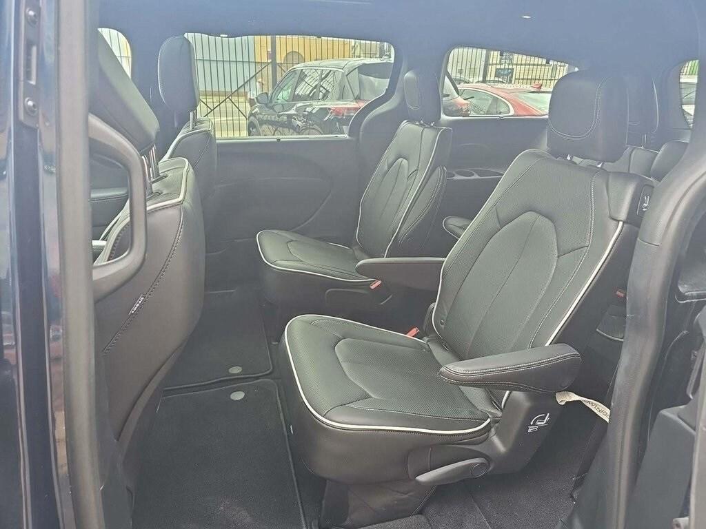 used 2025 Chrysler Pacifica car, priced at $43,834