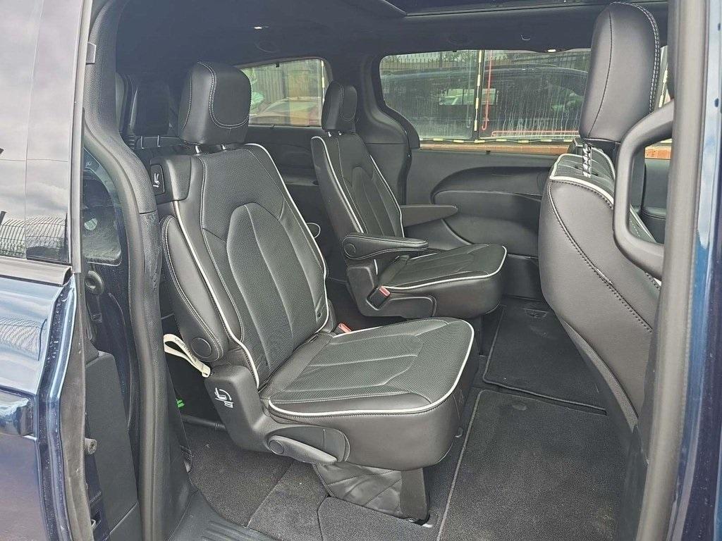 used 2025 Chrysler Pacifica car, priced at $43,834