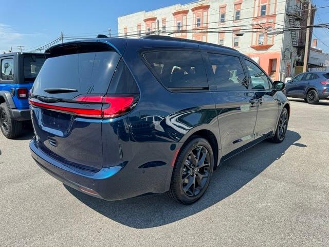 new 2024 Chrysler Pacifica car, priced at $45,998