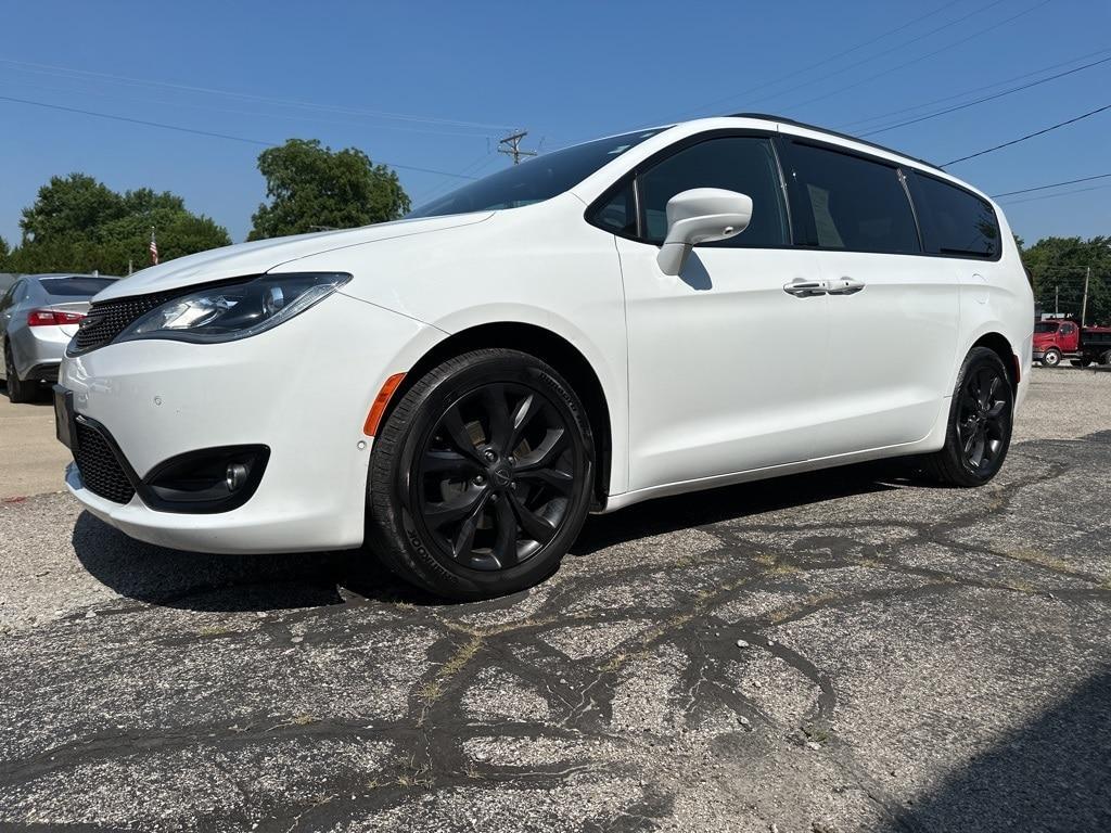 used 2019 Chrysler Pacifica car, priced at $11,369