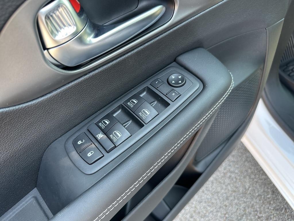 new 2025 Chrysler Pacifica car, priced at $48,774