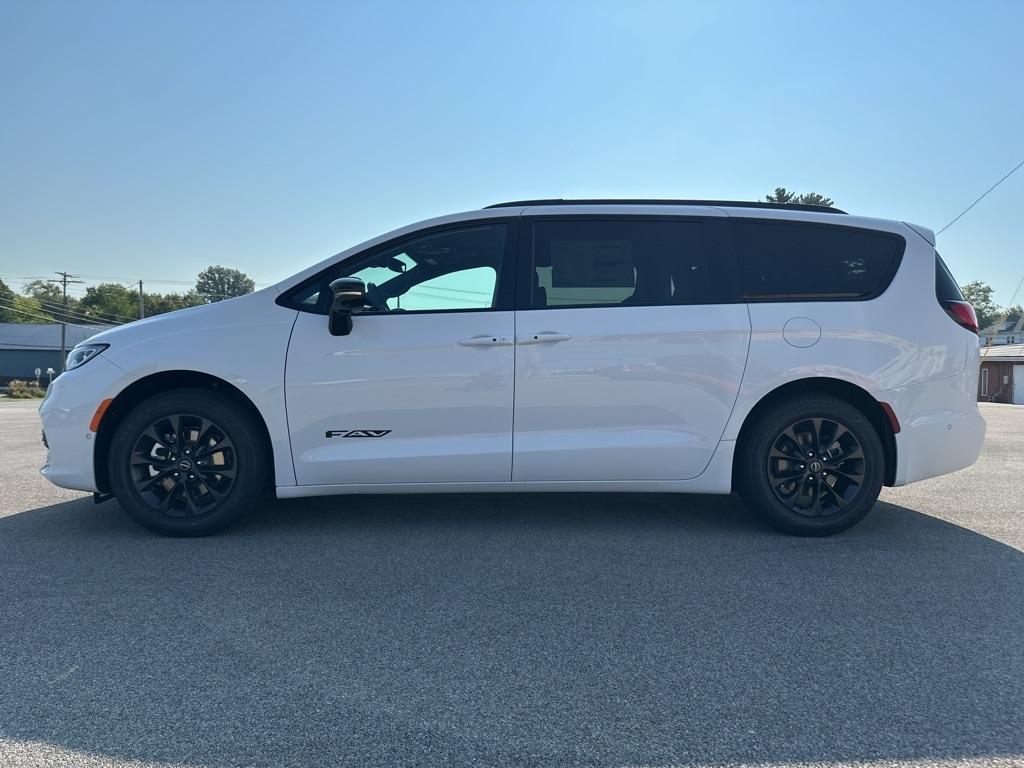 new 2025 Chrysler Pacifica car, priced at $48,774