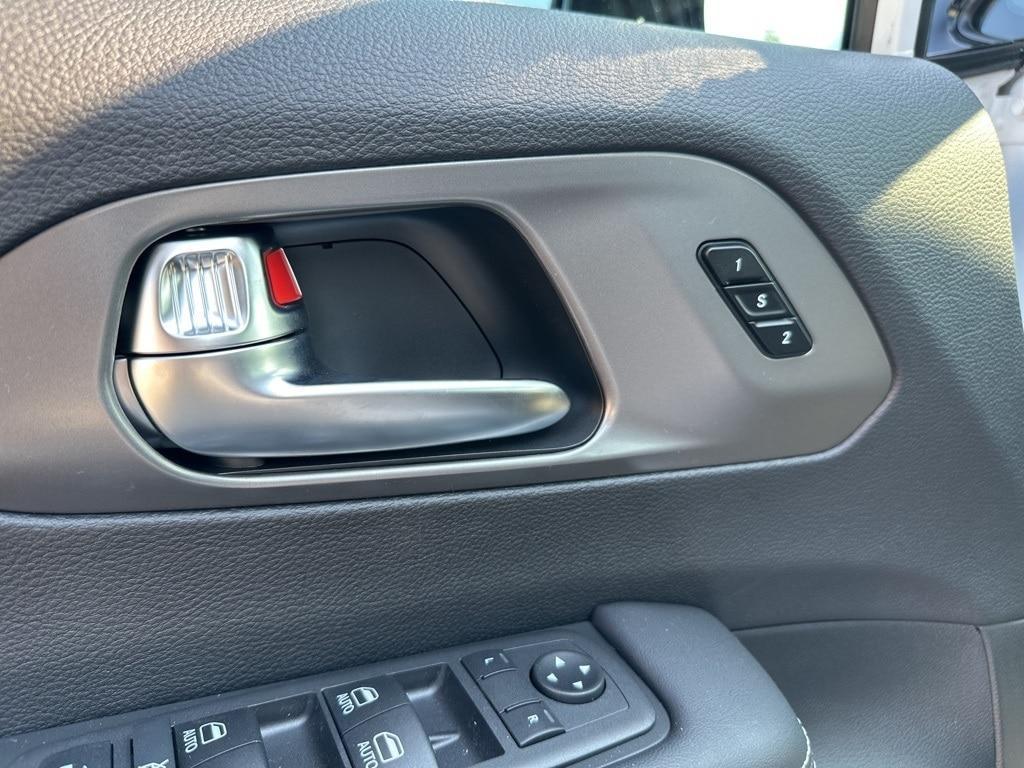 new 2025 Chrysler Pacifica car, priced at $48,774