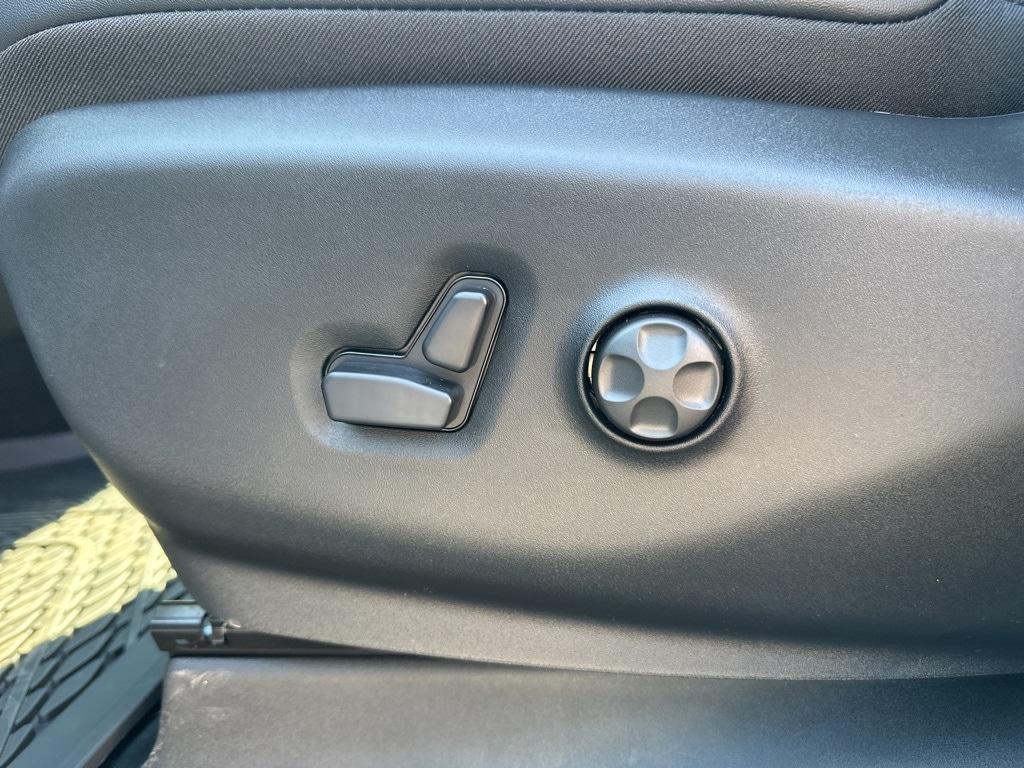 new 2025 Chrysler Pacifica car, priced at $48,774