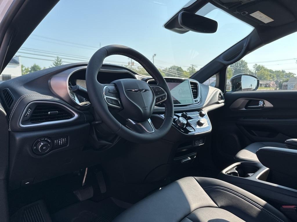 new 2025 Chrysler Pacifica car, priced at $48,774