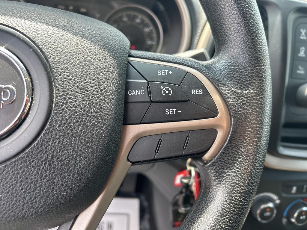 used 2015 Jeep Cherokee car, priced at $7,999