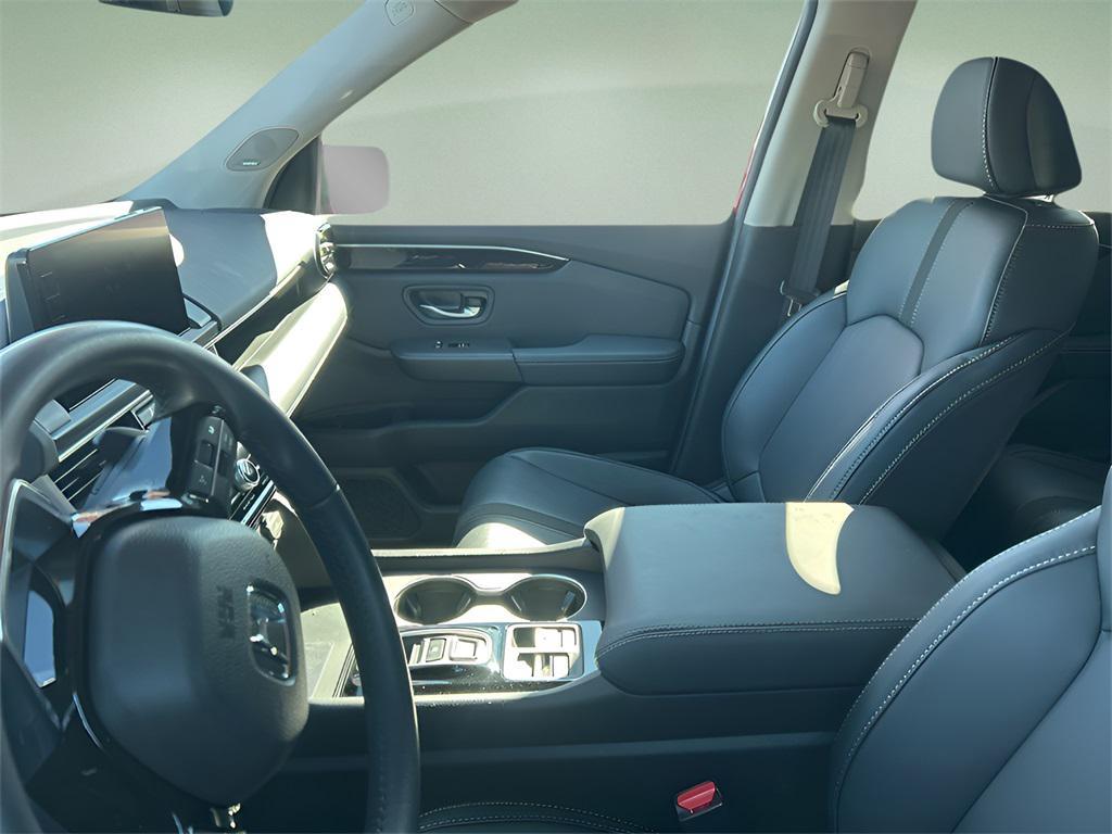 used 2025 Honda Pilot car, priced at $44,999