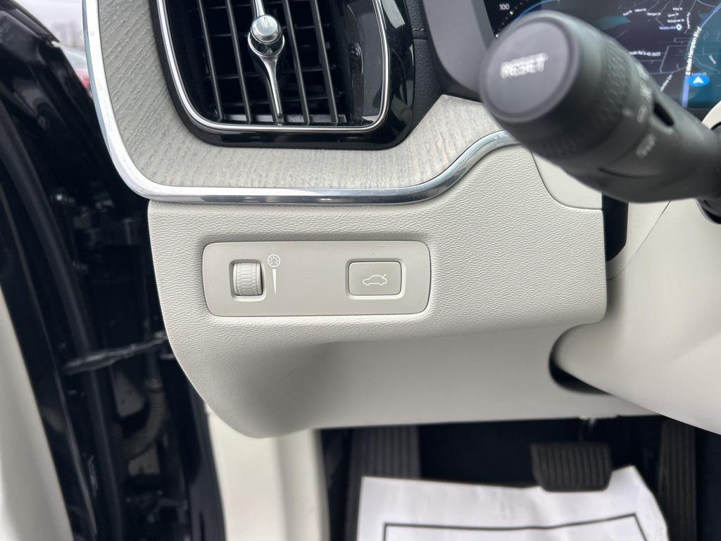 used 2022 Volvo XC60 car, priced at $30,706