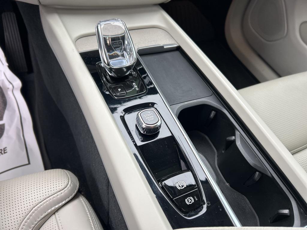 used 2022 Volvo XC60 car, priced at $30,706