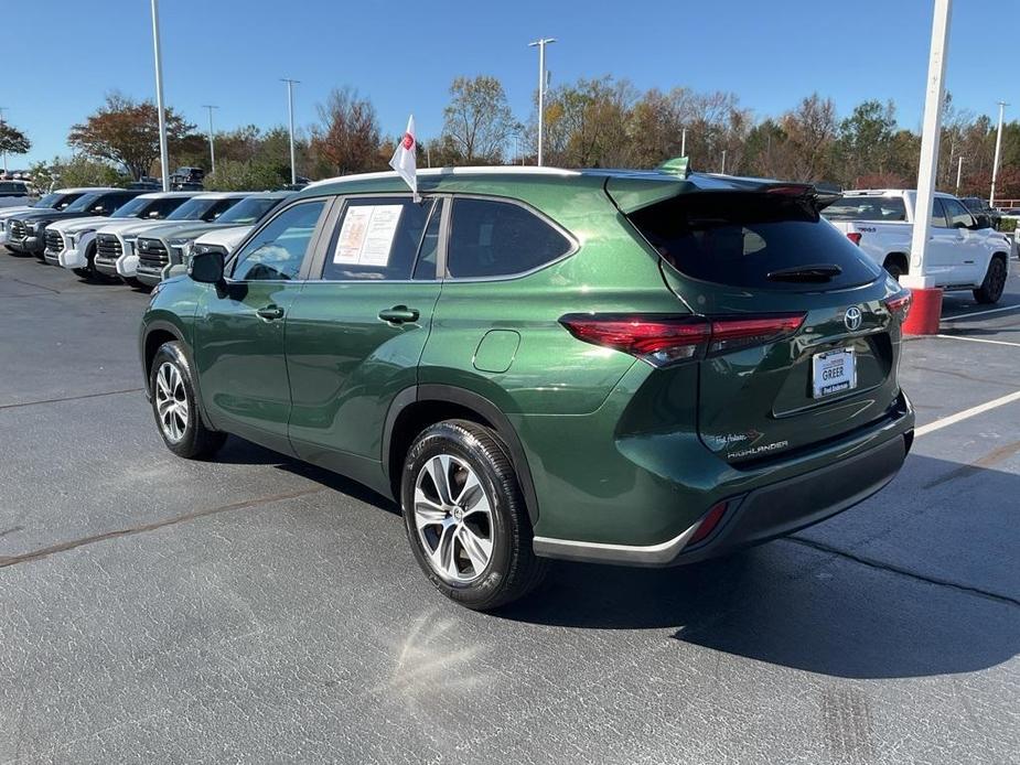 used 2023 Toyota Highlander car, priced at $39,999