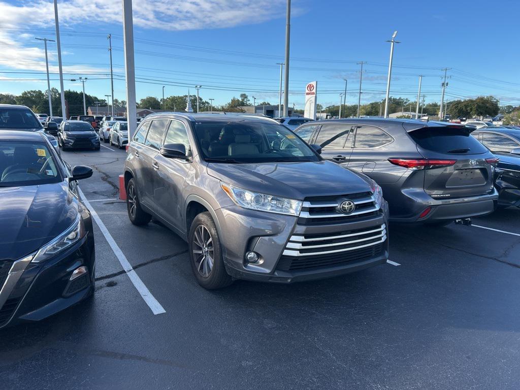 used 2019 Toyota Highlander car, priced at $18,600