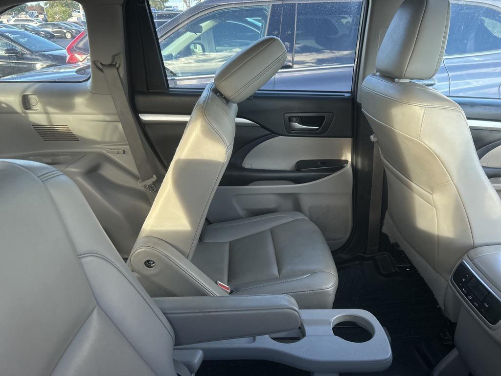used 2019 Toyota Highlander car, priced at $18,600