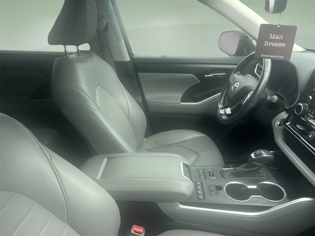 used 2020 Toyota Highlander car, priced at $26,980