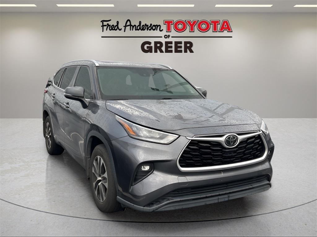 used 2020 Toyota Highlander car, priced at $26,980