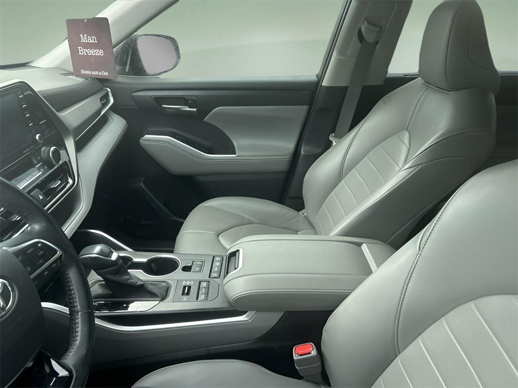 used 2020 Toyota Highlander car, priced at $26,980