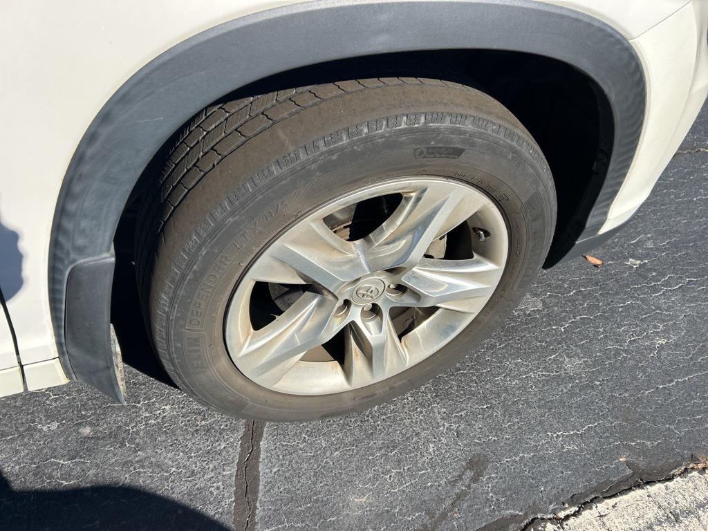 used 2015 Toyota Highlander car, priced at $20,490