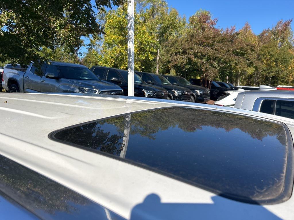used 2015 Toyota Highlander car, priced at $20,490