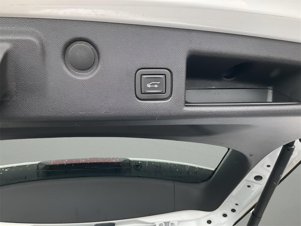 used 2023 Chevrolet Equinox car, priced at $19,221