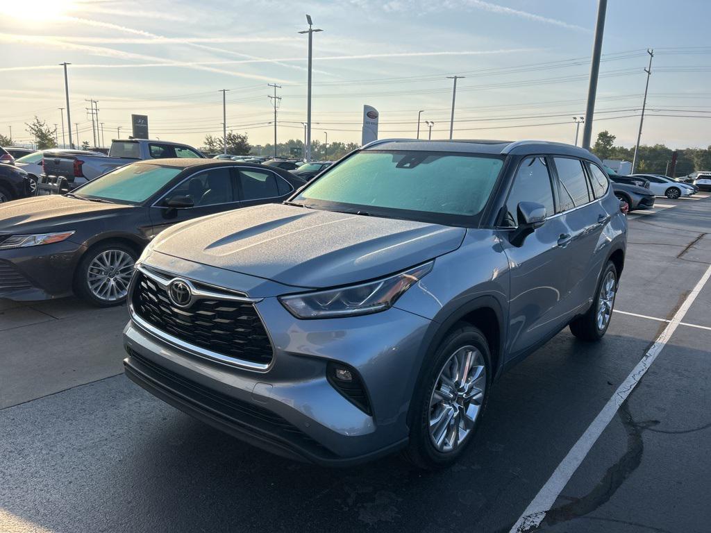 used 2023 Toyota Highlander car, priced at $39,995