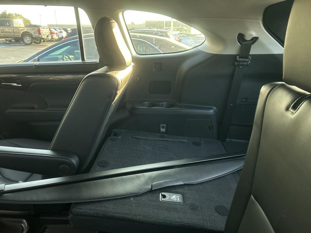 used 2023 Toyota Highlander car, priced at $39,995