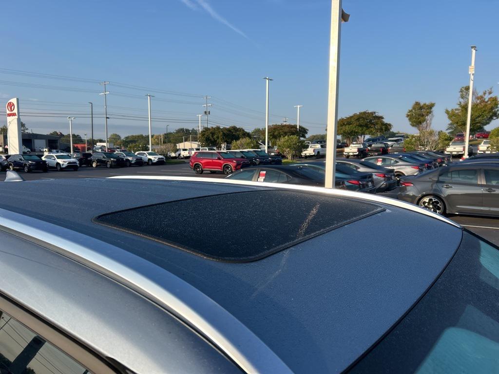 used 2023 Toyota Highlander car, priced at $39,995