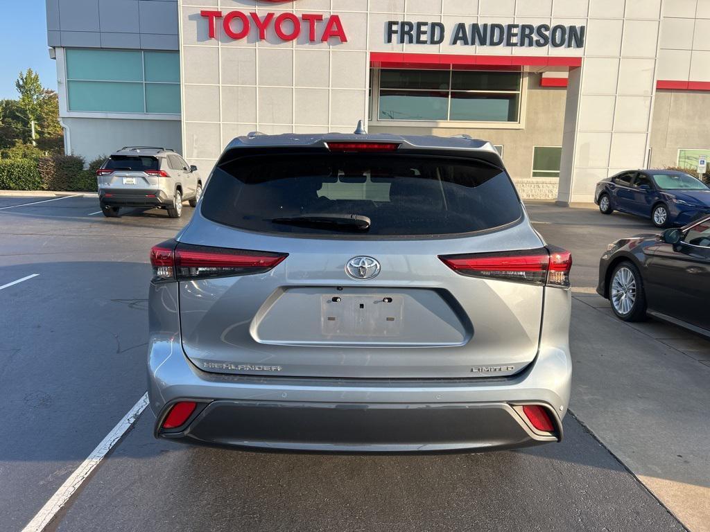 used 2023 Toyota Highlander car, priced at $39,995